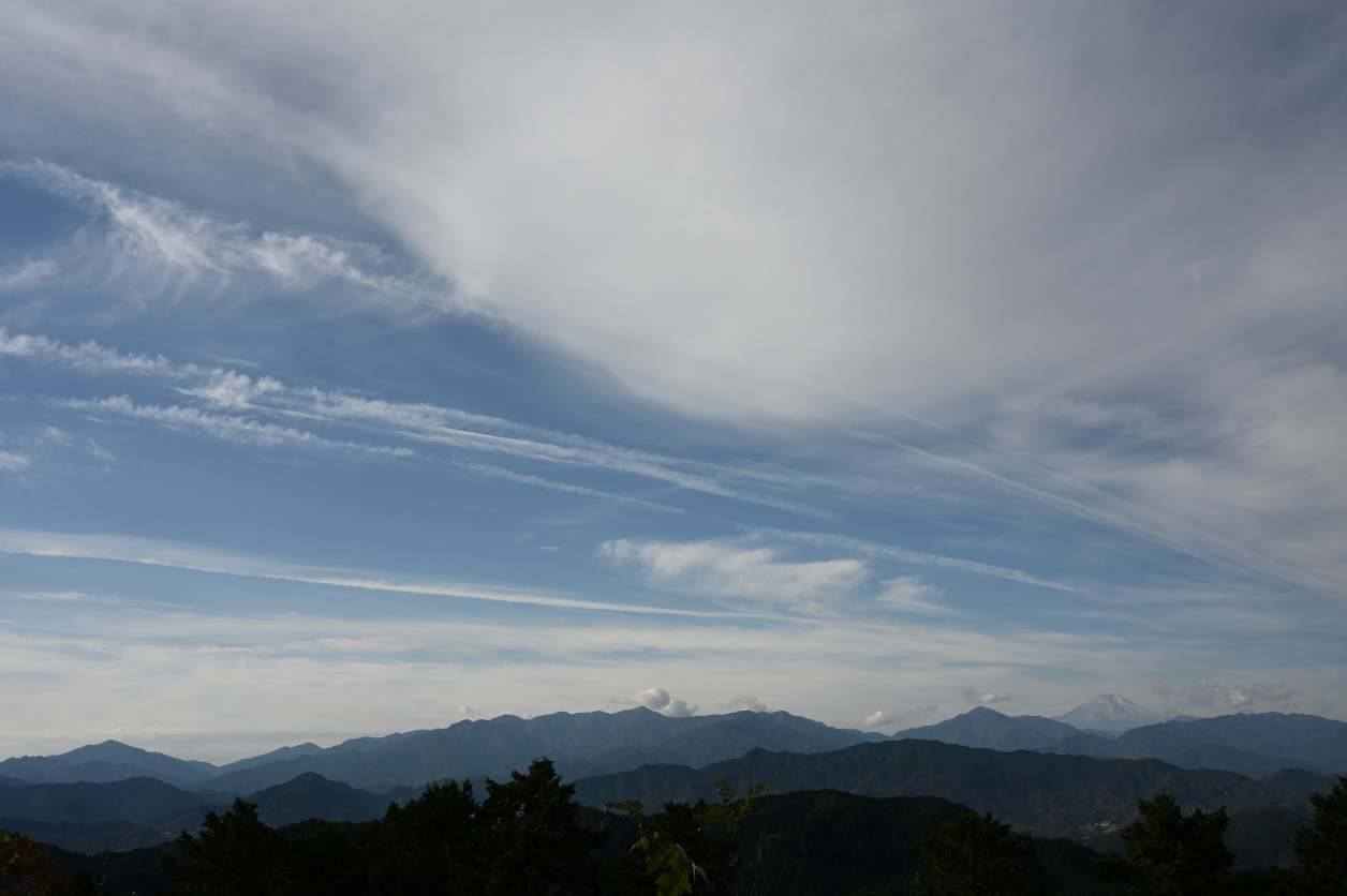 丹沢と富士山